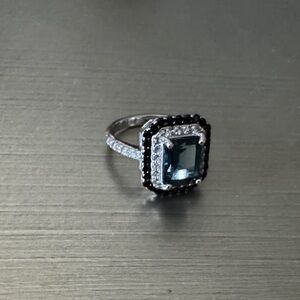 Elegant Silver and Blue Gemstone Ring